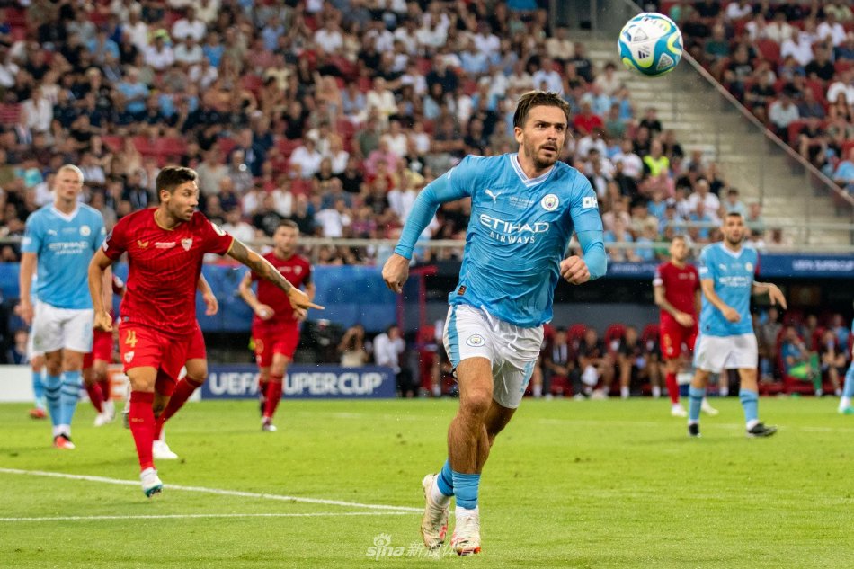 张雪峰参加无锡马拉松，“八步赶蝉式”跑全程，主打一个字“玩”.