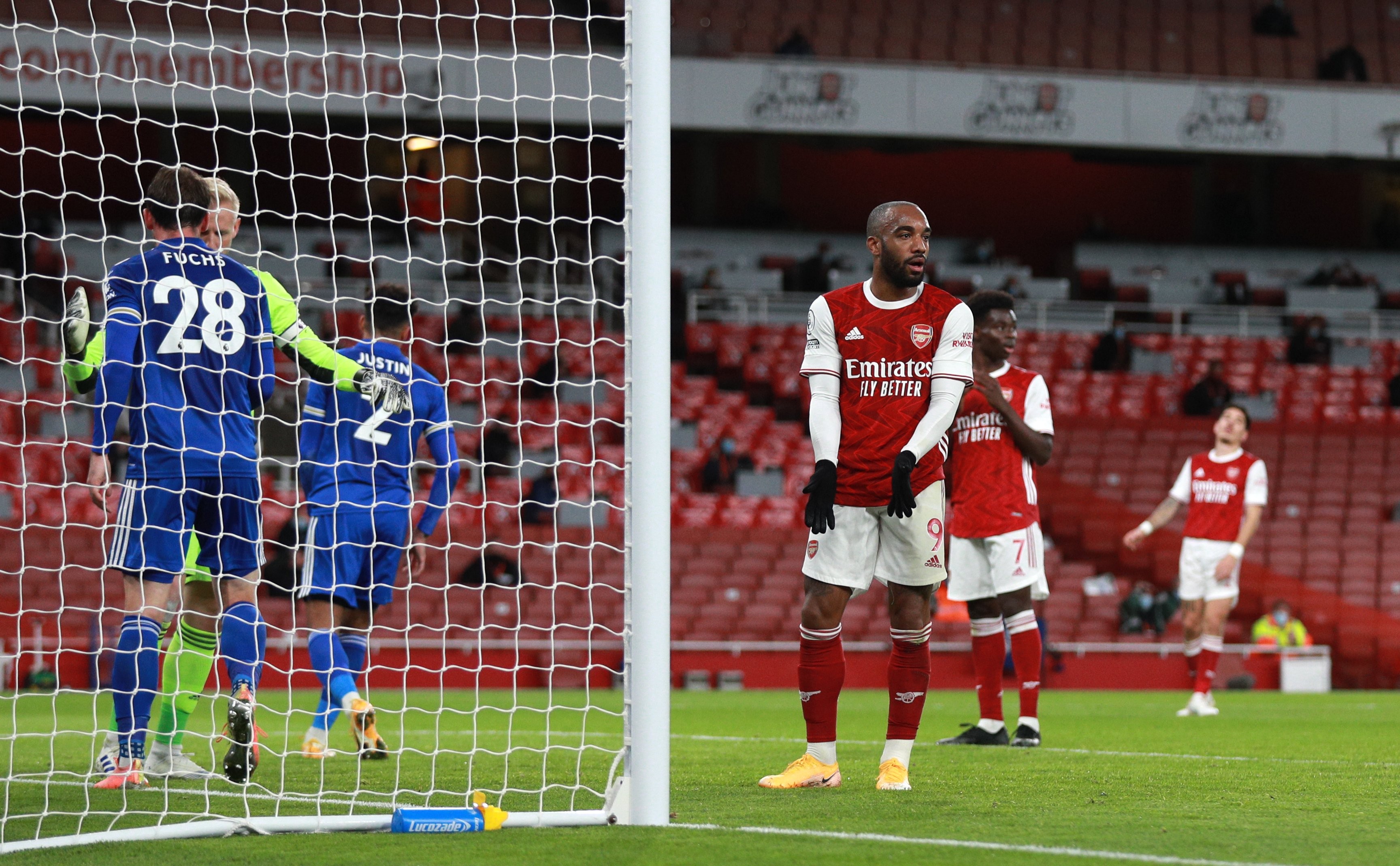 萨拉赫进球后致敬若塔，赛后全场高唱若塔之歌时动情落泪