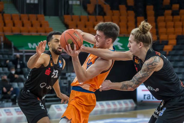 的进攻和防 的进攻和防